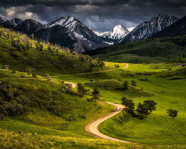 Winding dirt road through Paradise Valley and Absaroka Wilderness, Montana